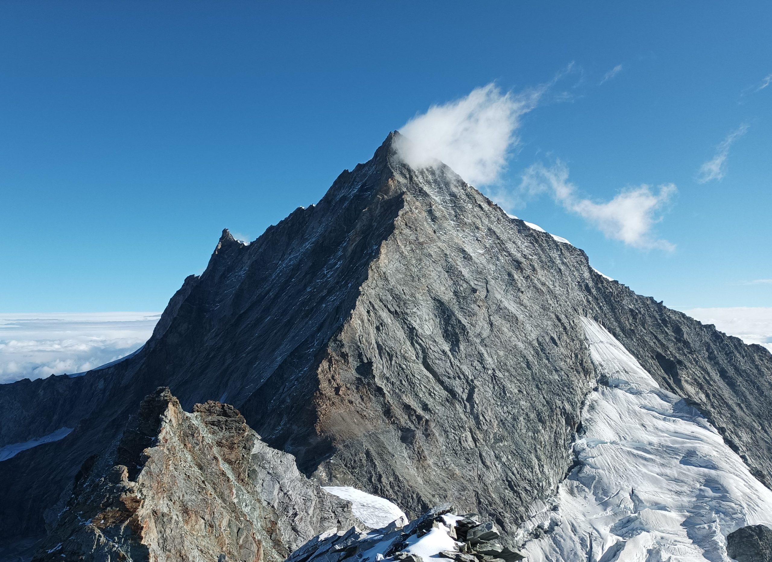 Guide de montagne sur la crête sud-ouest de Finsteraarhorn, corde courte,  Valais, Suisse Photo Stock - Alamy